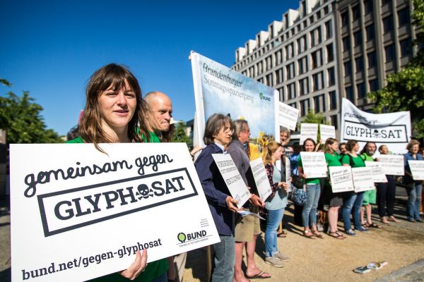 Protest gegen Glyphosat am 6.6.2016 vor der Vertretung der EU-Kommission in Deutschland, Berlin