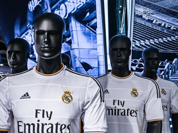 Tienda del Real Madrid en el Estadio Santiago Bernabéu, Madrid