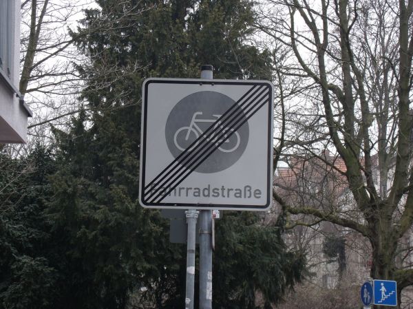 Schild 'Fahrradstraße Ende'