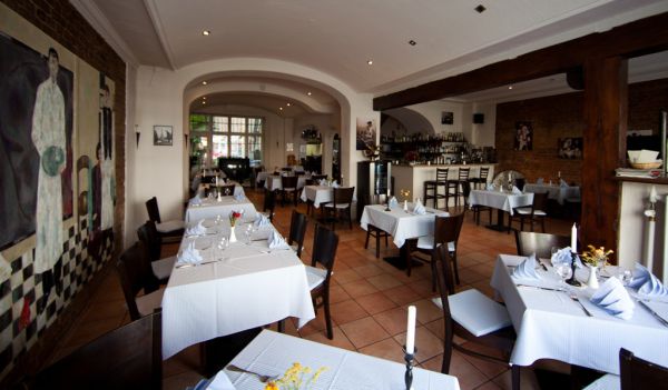 Les Copains Restaurant