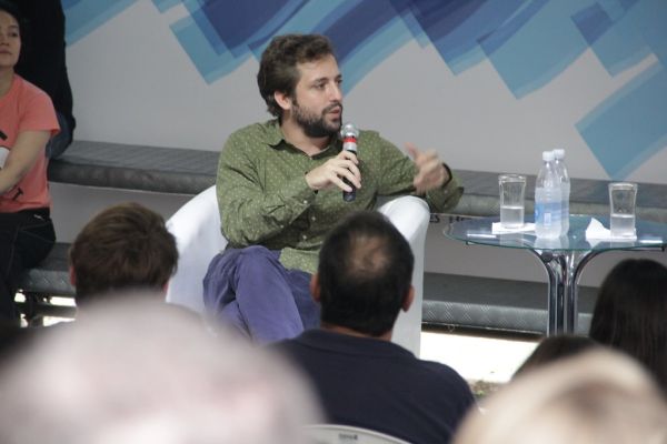 Gregório Duvivier na Feira do Livro de Porto Alegre