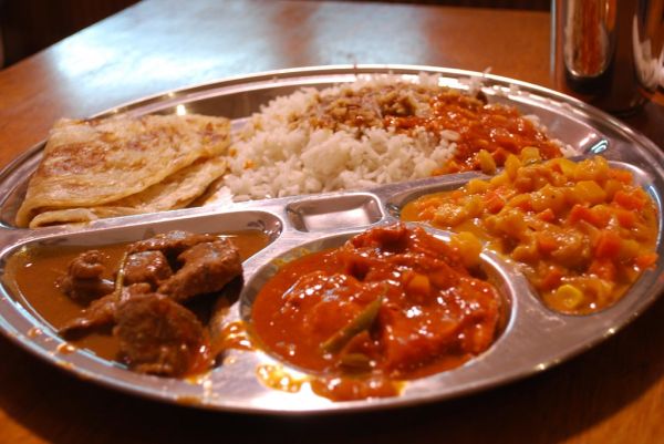 Lamb Curry, Chilli Chicken, Mixed Vegetable Curry, 1-roti + half-rice - Zam Zam AUD8.50
