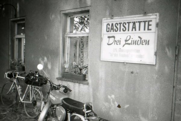 Drei Linden Gaststätte, Wiegendorf bei Weimar DDR. May 1990