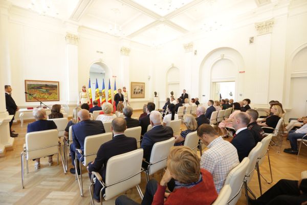 Distincțiile Parlamentului pentru personalităților cu rezultate remarcabile în diferite domenii de activitate în semn de
