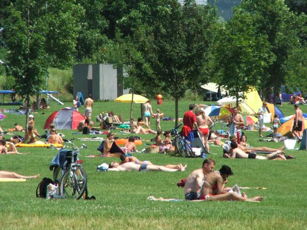 Badegäste am Aquapark