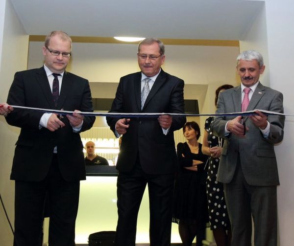 Foreign Minister Urmas Paet together with Slovakian Foreign Minister Mikuláš Dzurinda opened Estonia’s first honorary co