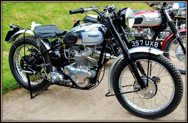 TRIUMPH TROPHY TR5. REAR IN HUB SUSPENSION. 500 CC TWIN CYLINDER.