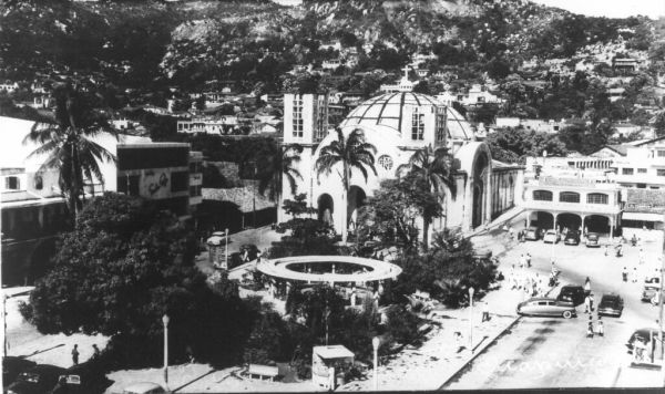 Catedral de nuestra Señora de la Soledad y Zocalo de Acapulco, 1940