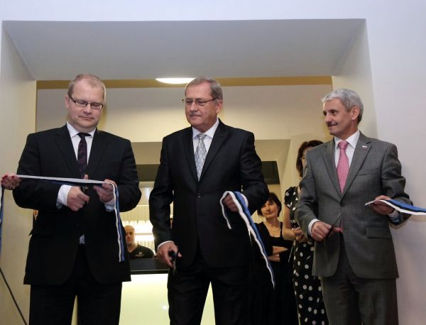 Foreign Minister Urmas Paet together with Slovakian Foreign Minister Mikuláš Dzurinda opened Estonia’s first honorary co