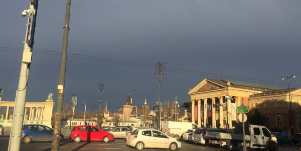 mikor nyári zivatar támad a téli budapestre.