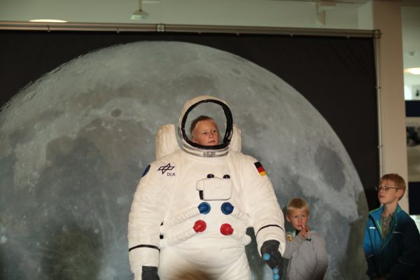 Einmal zum Mond fliegen... / Flying to the Moon