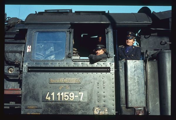 081. 1980-05. Heizer und Lokführer von der 41 1159. Deutsche Reichsbahn ( DDR ).