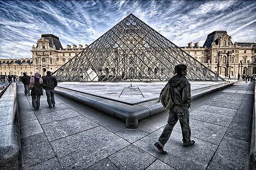 Paris, that pyramid at the Louvre! - TA ECon PPop Dram Det Clar TDe