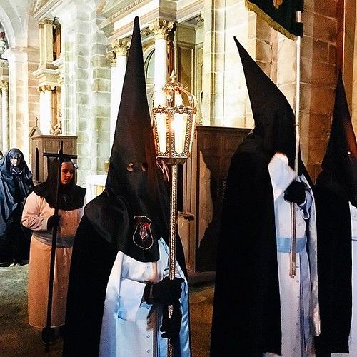Goede Vrijdag - Viernes Santo is in Spanje de belangrijkste dag tijdens Pasen. De nazarenos (boetedoeners) lopen ook van