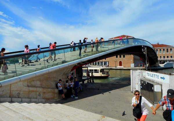 'Costituzione' bridge at Canal Grande in Venice (2008) - Architect Santiago Calatrava