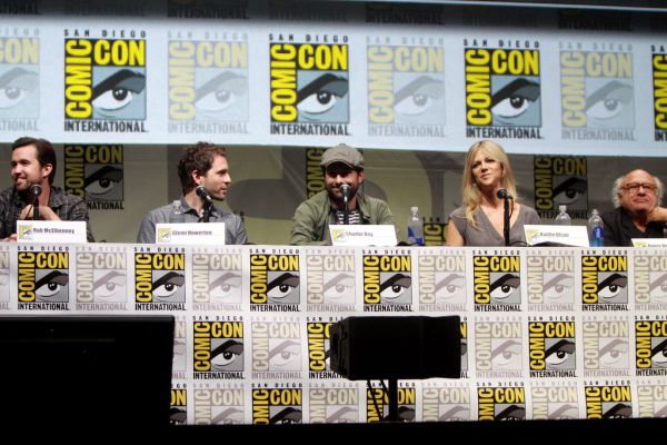 Rob McElhenney, Glenn Howerton, Charlie Day, Kaitlin Olson & Danny DeVito