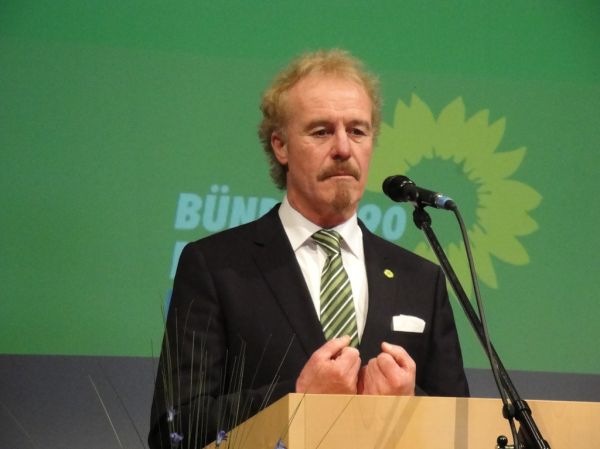 Eugen Schlachter kritisiert die Finanzpolitik von schwarz-gelb