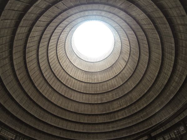 Lost Place Belgien Verlassenes Atomkraftwerk in Belgien. Der verlassene Kühlturm liegt in Charleroi, die drittgrösste Ge