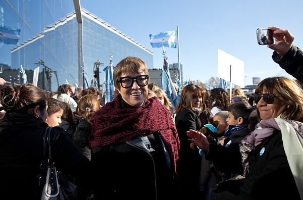 Parodi en la Promesa de Lealtad a la Bandera en el Museo Malvinas