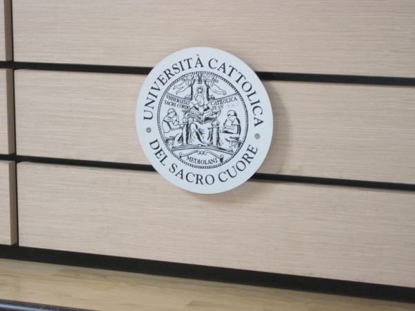 La mia presentazione in Università Cattolica 'Social Media: Nessun Canale, Conversazioni Spontanee tra Persone Reali'