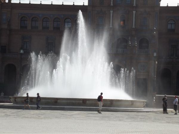Parque de María Luisa - Seville - Plaza de España - fuente de Vicente Traver y Tomás