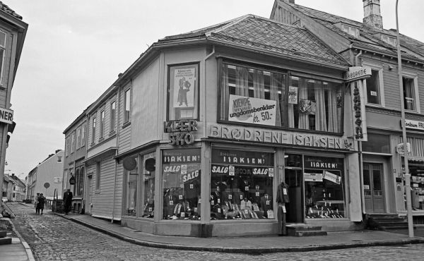 Brødrene Isaksen i Søndre gate 27 (1972)