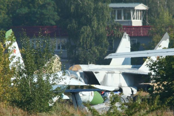 Su-27 & MiG-25 on OKB ramps - Zhukovsky 2012