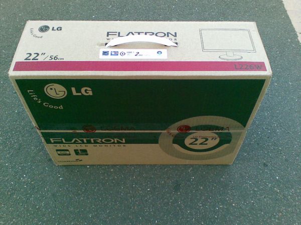 LG 22'/56cm 1680x1050 widescreen TFT monitor cardboard box