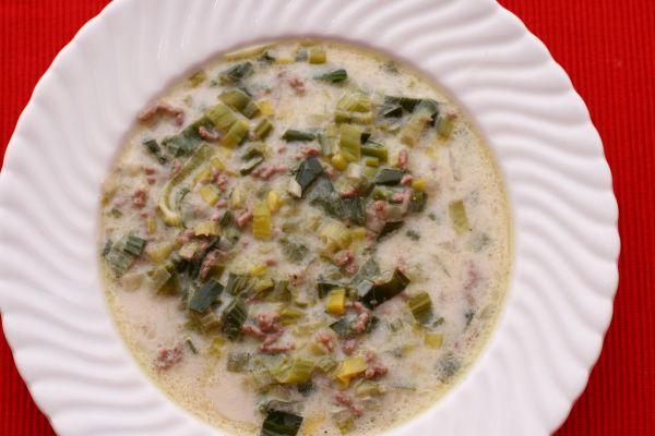 Lauch-Käse-Suppe mit Hackfleisch