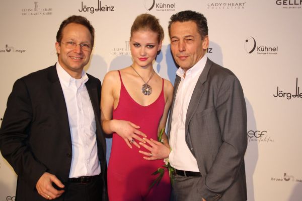 Model mit Männern