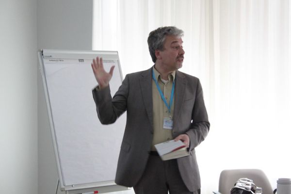 67 Kurt de Belder van de UB Leiden vertelt in zijn academy over het digitale lezen