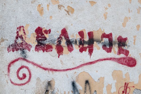 Delije grafiti na zidu nacrtan crvenom bojom