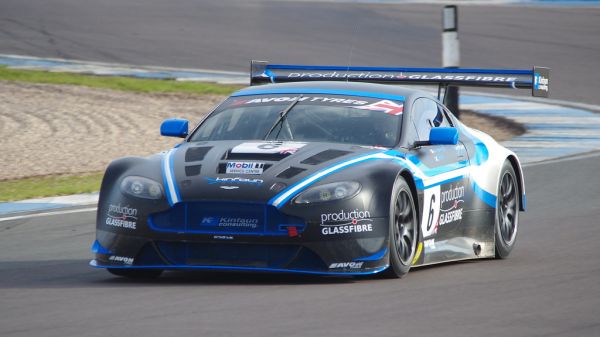 British GT 2013 Donington - #6 John Gaw / Phil Dryburg - PGF-Kinfaun Aston Martin V12 Vantage GT3 6.0l - Fogarty Esses
