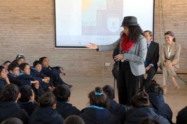 Julissa Reynoso visitó el Liceo Impulso