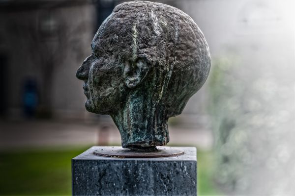 BUST OF DOROTHY WALKER BY OISIN KELLY [1954]-125476
