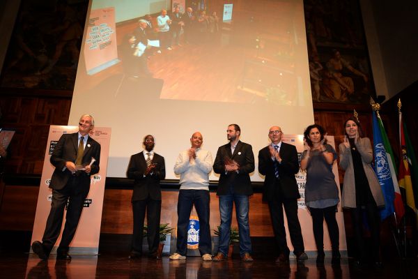 L'amico giornalista Pietro Badaloni sul palco insieme ai rappresentati Paese del Cuamm