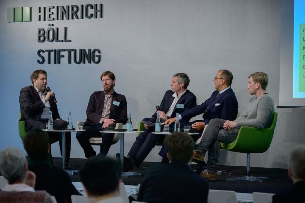 Podium v.l.n.r. Lars Klingbeil, Martin Delius, Dr. Pablo Mentzinis, Prof. Ayad Al-Ani, Daniel Reichert