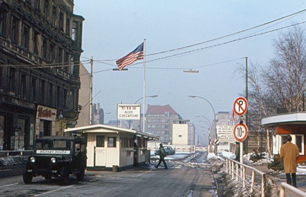 Berlin - Checkpoint Charlie (1970)