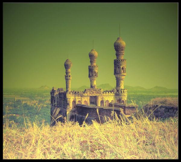 Teen Minar