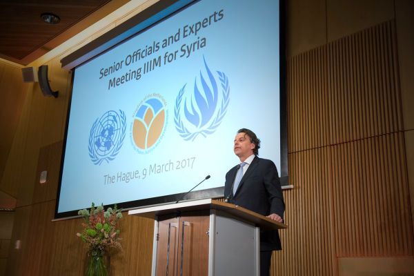 170309 Koenders experts bewijzenbank Syrië 0569