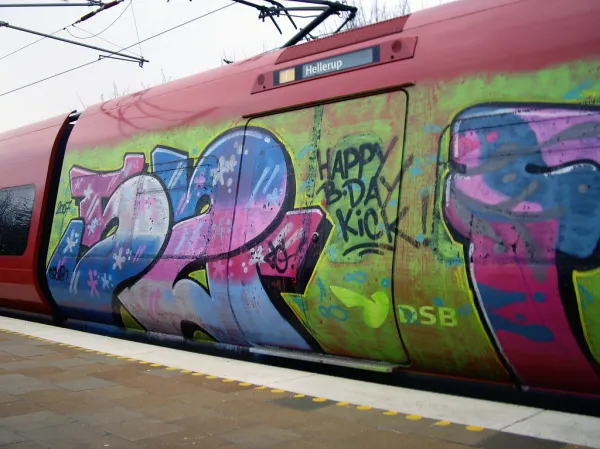 Frisk graffiti på S-tog