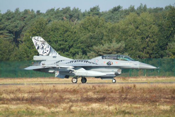 This F-16BM is wearing special colours for Norwegian Air force's 338 Skv.