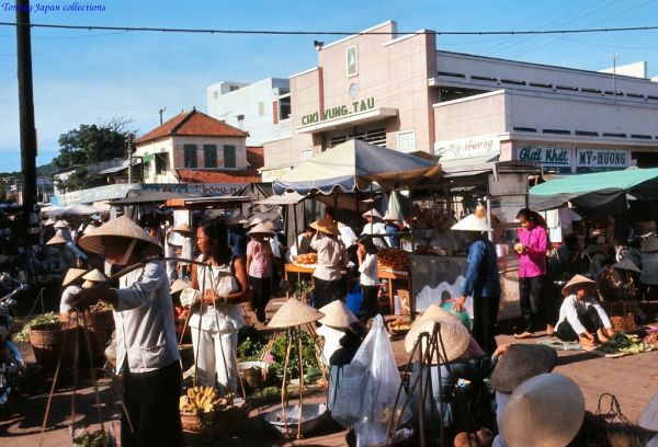 Vũng Tàu market 1969/70 - Photo by David Staszak