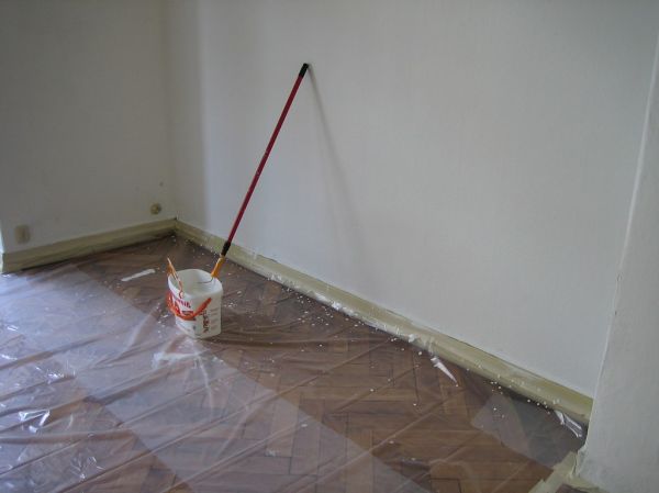 Renovierung 24/33: Weiße Wand