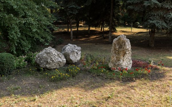 Сквер в память о жертвах холокоста / Scuarul in amintirea jertfelor holocaustului / Holocaust Victims Memorial Square