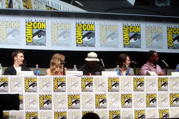 Chris Evans, Scarlett Johansson, Samuel L. Jackson, Sebastian Stan & Anthony Mackie