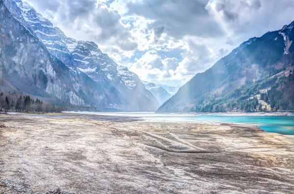 Klöntalersee / Creative Commons / Der Klöntalersee liegt im schönen sonnigen Glarnerland. Jeder der gerne fotografiert o