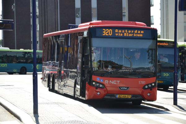 Pouw Vervoer 5781, Hilversum station