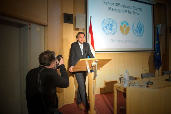 170309 Koenders experts bewijzenbank Syrië 0614