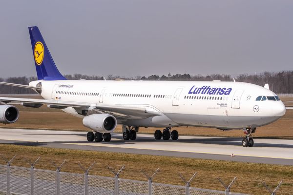D-AIFF Lufthansa Airbus A340-313 coming in from Atlanta (KATL) @ Frankfurt - Rhein-Main International (FRA / EDDF) / 08.